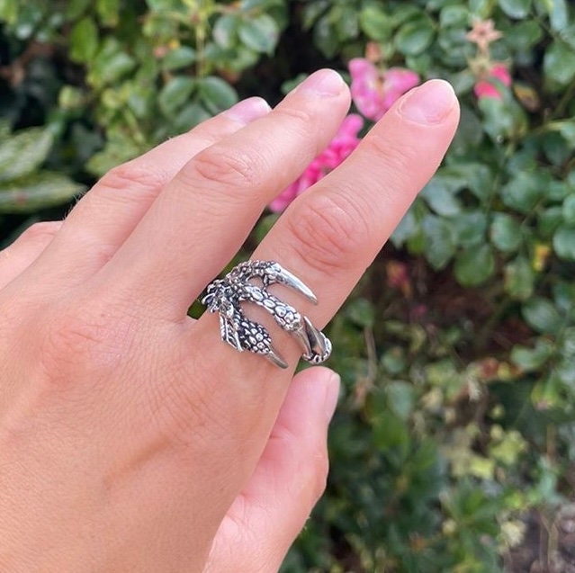 Very interesting silver tone metal vintage ring as a “dragon paw”, ring for her or for him. Punk  style ring unisex