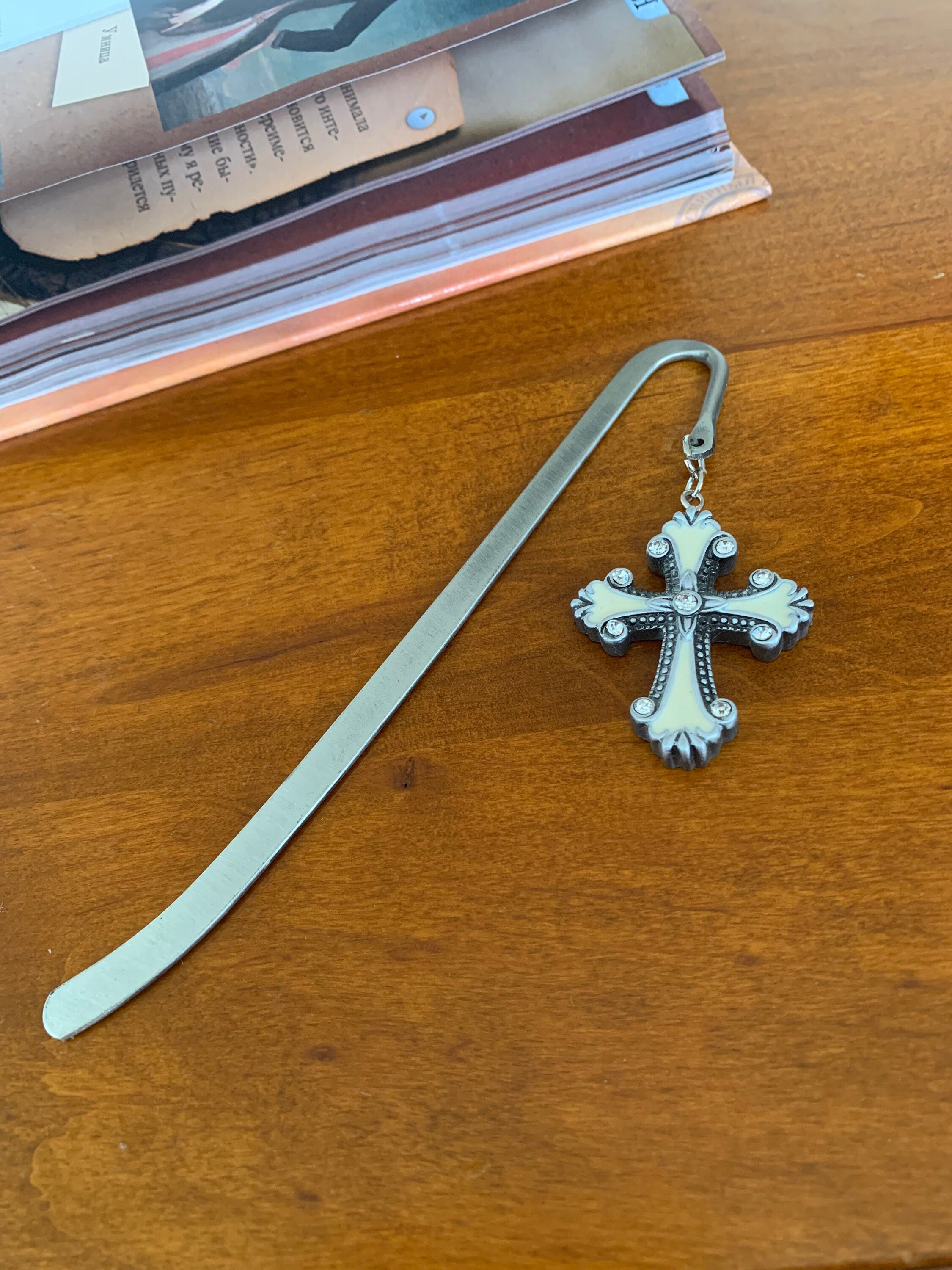 Unusual matt silver tone metal bookmark with a beautiful enamelled and decorated with rhinestones Maltese cross pendant. Great gift unisex