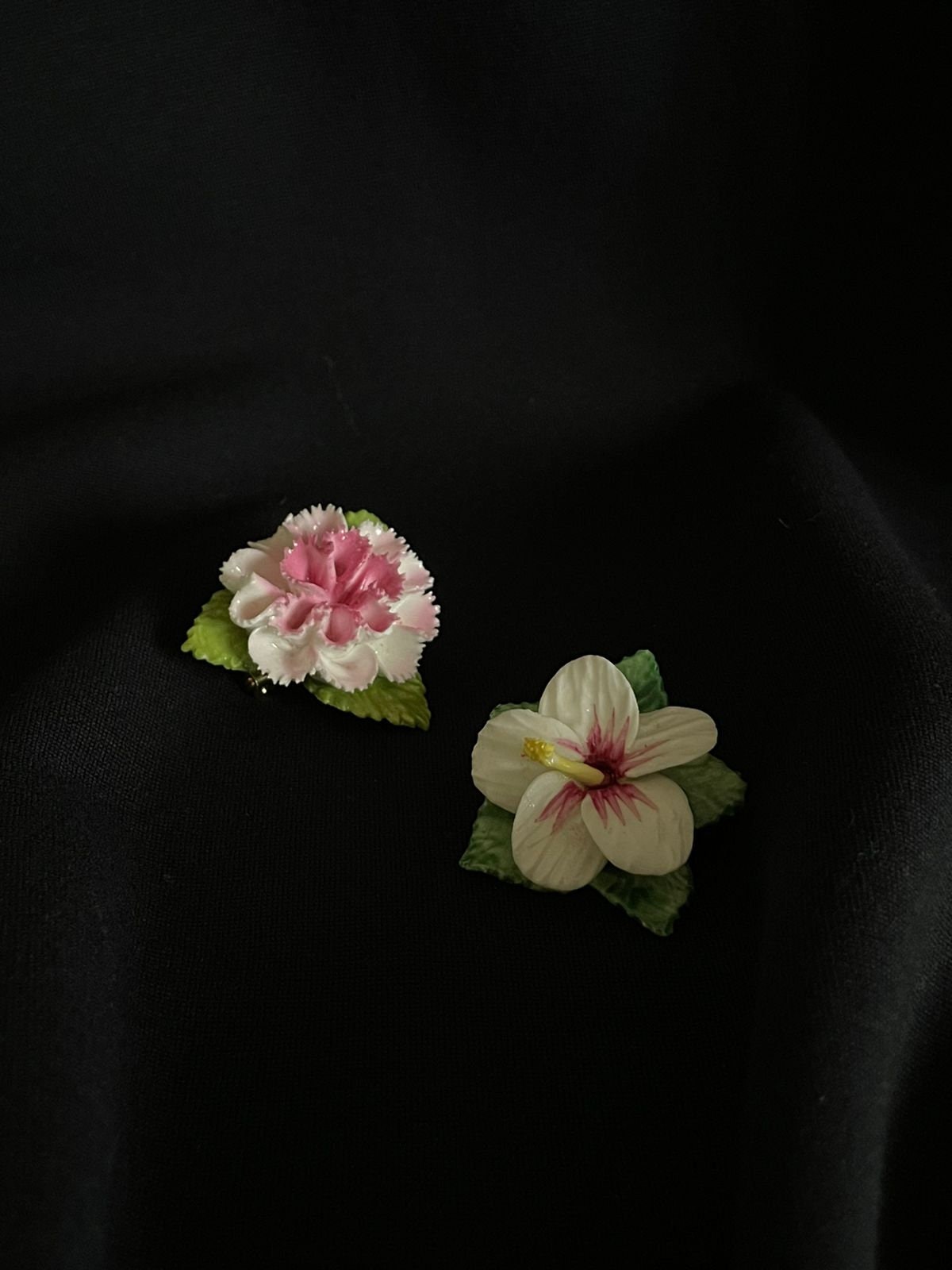 A pair of lovely bone china floral brooches signed by Artone. Beautiful vintage gift for her. English porcelain nostalgic collectible gift.