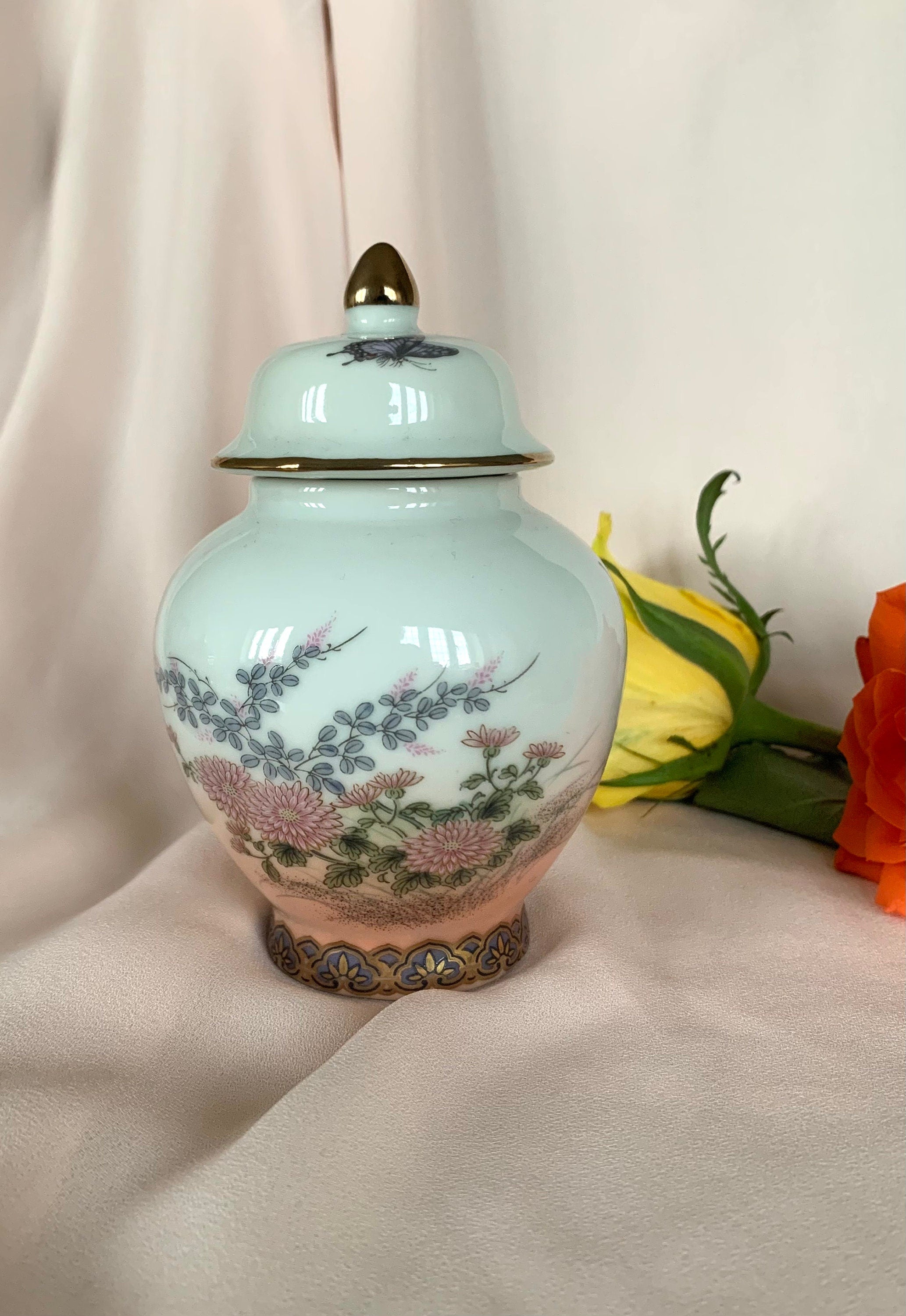 Absolutely gorgeous small pink, beige and gold Japanese pot with a lid painted with Chrysanthemum flowers and butterflies, signed.