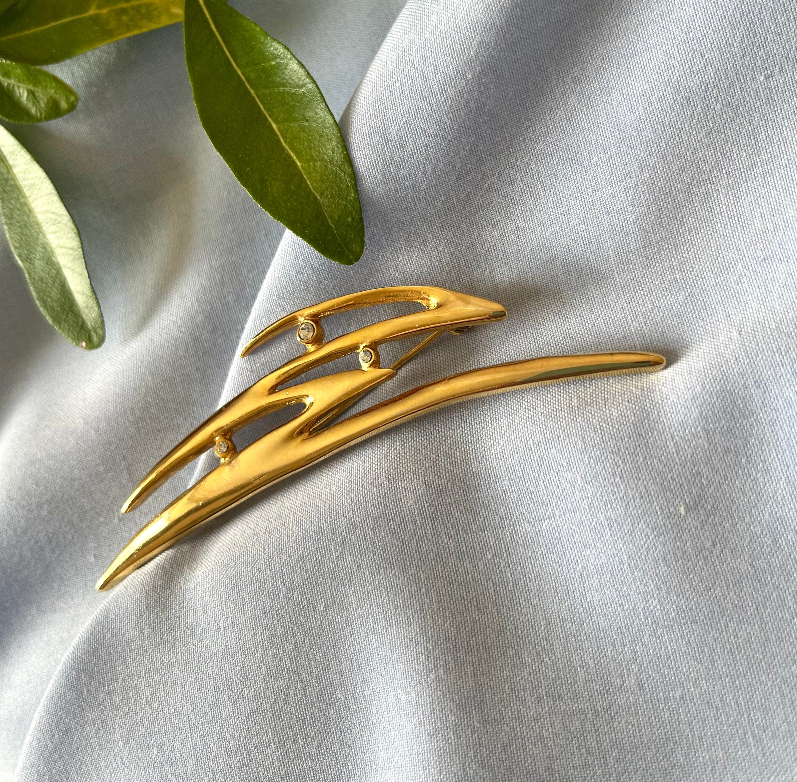 Zigzag gold tone vintage brooch. Diamante brooch unisex. Lovely vintage gift unisex. Gift for her. Quality vintage jewellery