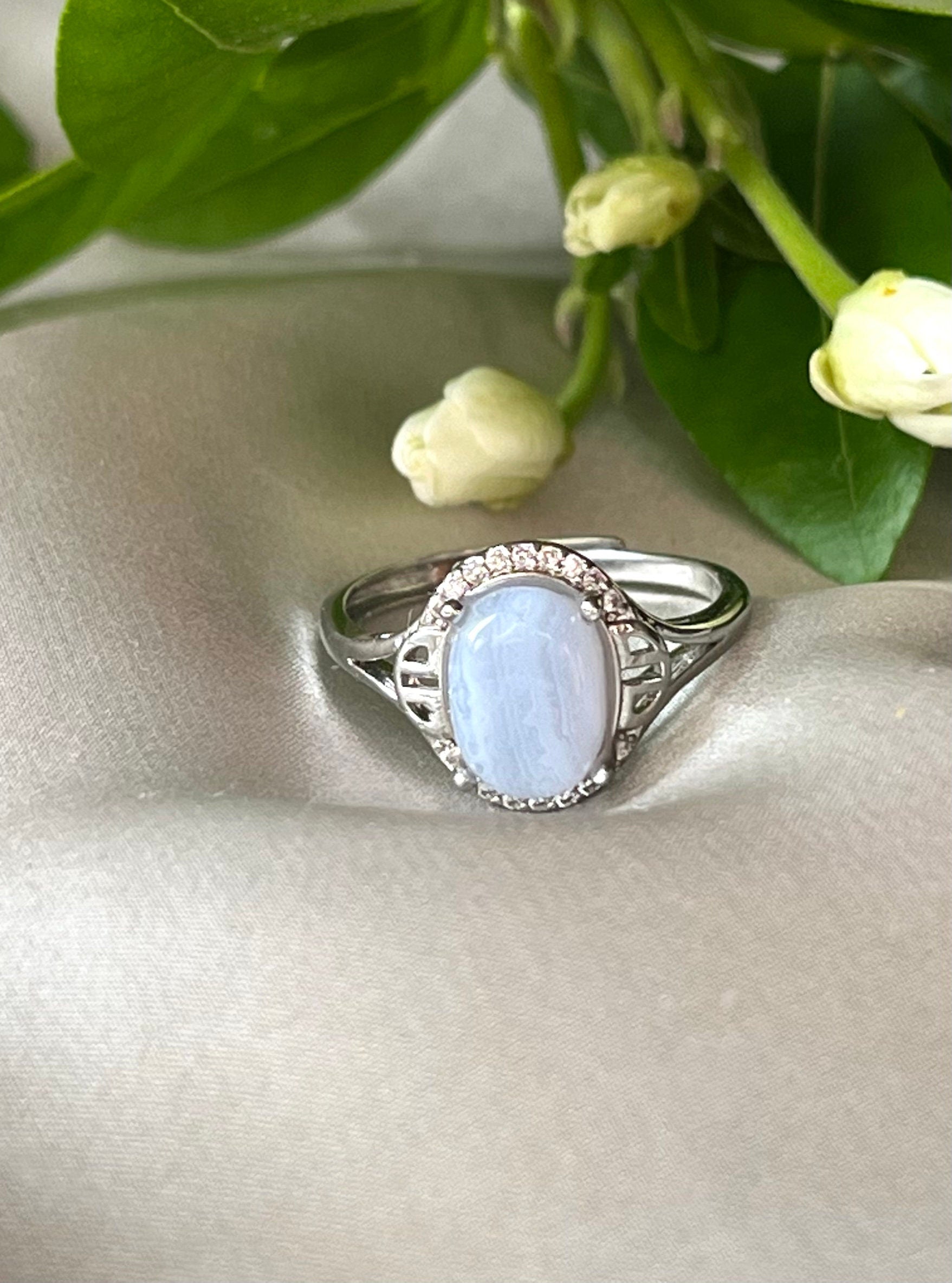 Natural Blue Lace Agate silver plated adjustable vintage ring. Beautiful gemstone statement ring for a woman. Lovely vintage gift for her