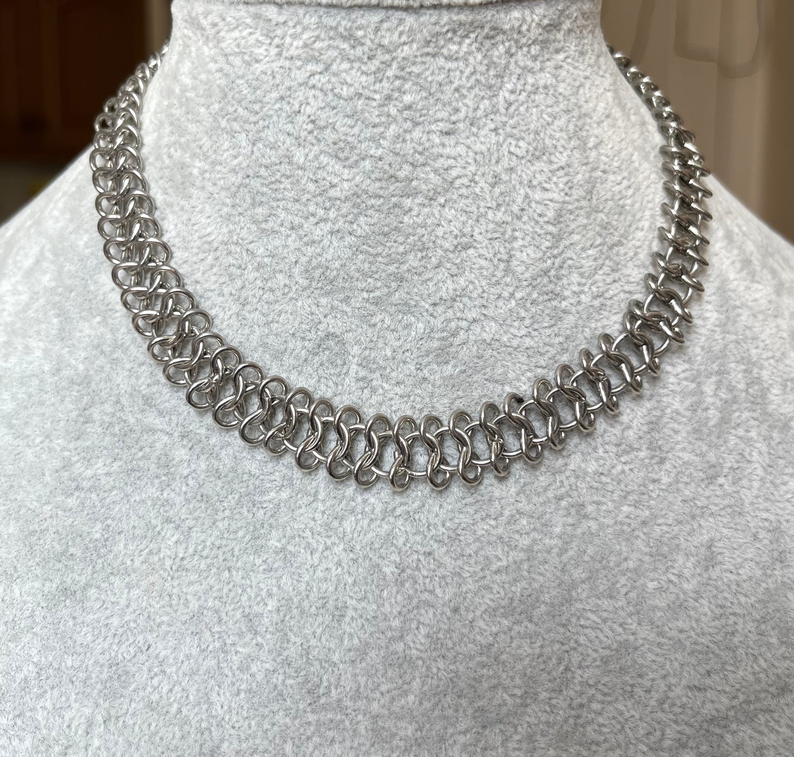 An interesting steel wire choker necklace. Silver tone vintage unisex necklace. Chain choker necklace. Gift unisex