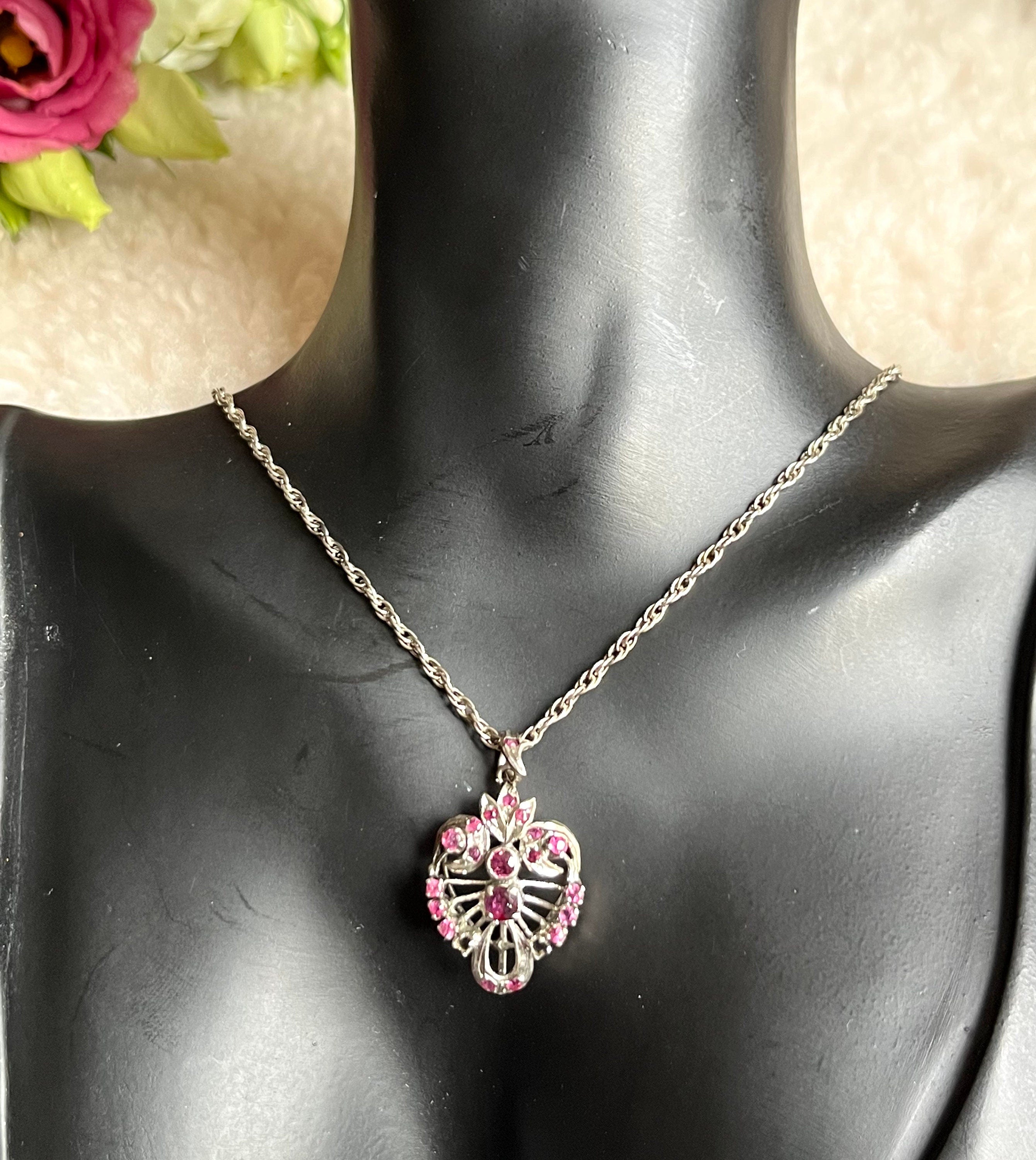 Rubi colour CZ stones silver reticulated pendant on a silver metal double twisted chain vintage necklace. Beautiful vintage gift for her.