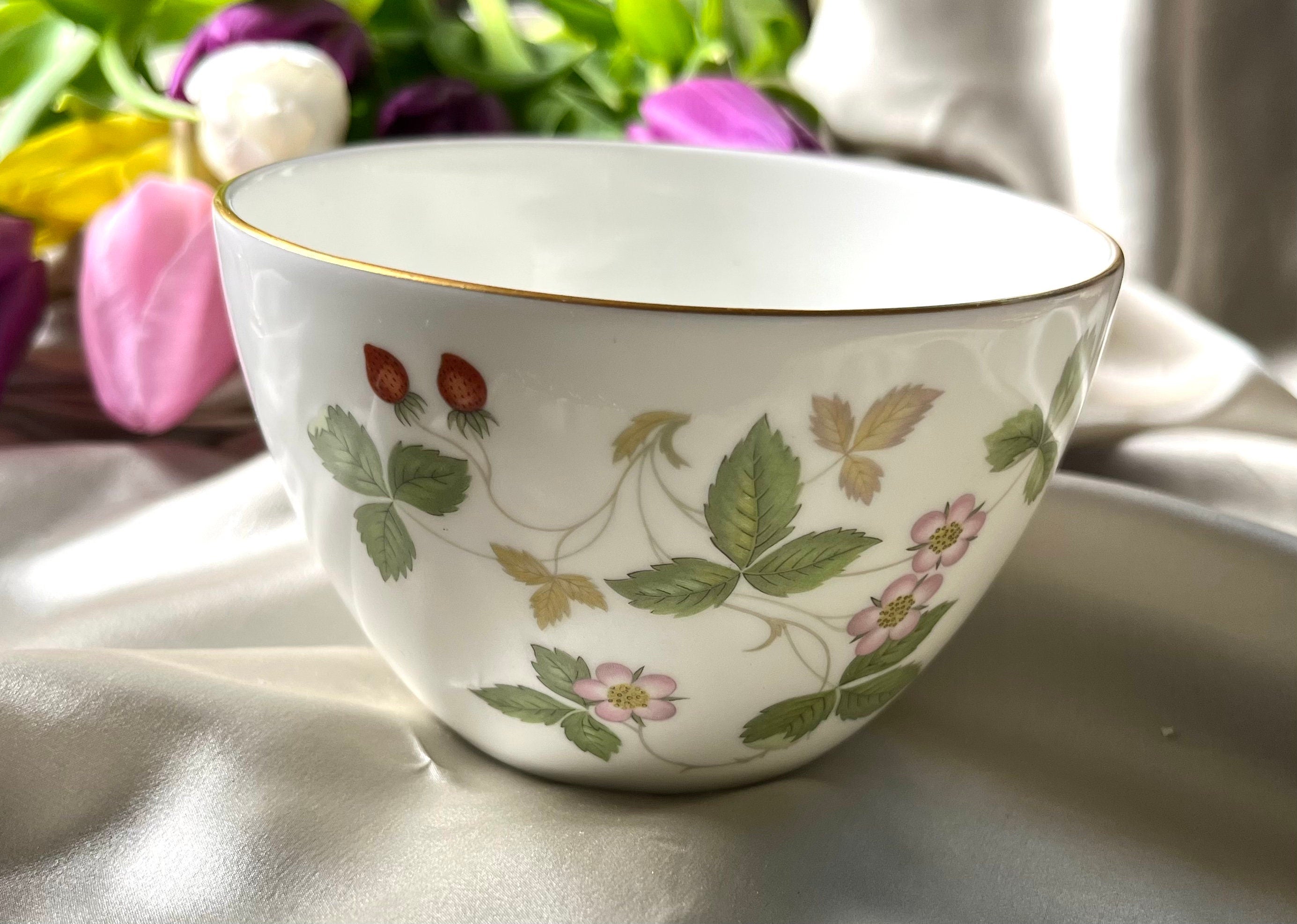 Signed Wedgwood White Fine Bone China bowl with painted Strawberry Pattern. Vintage 80s Porcelain Collectible Souvenir. Gift Unisex.