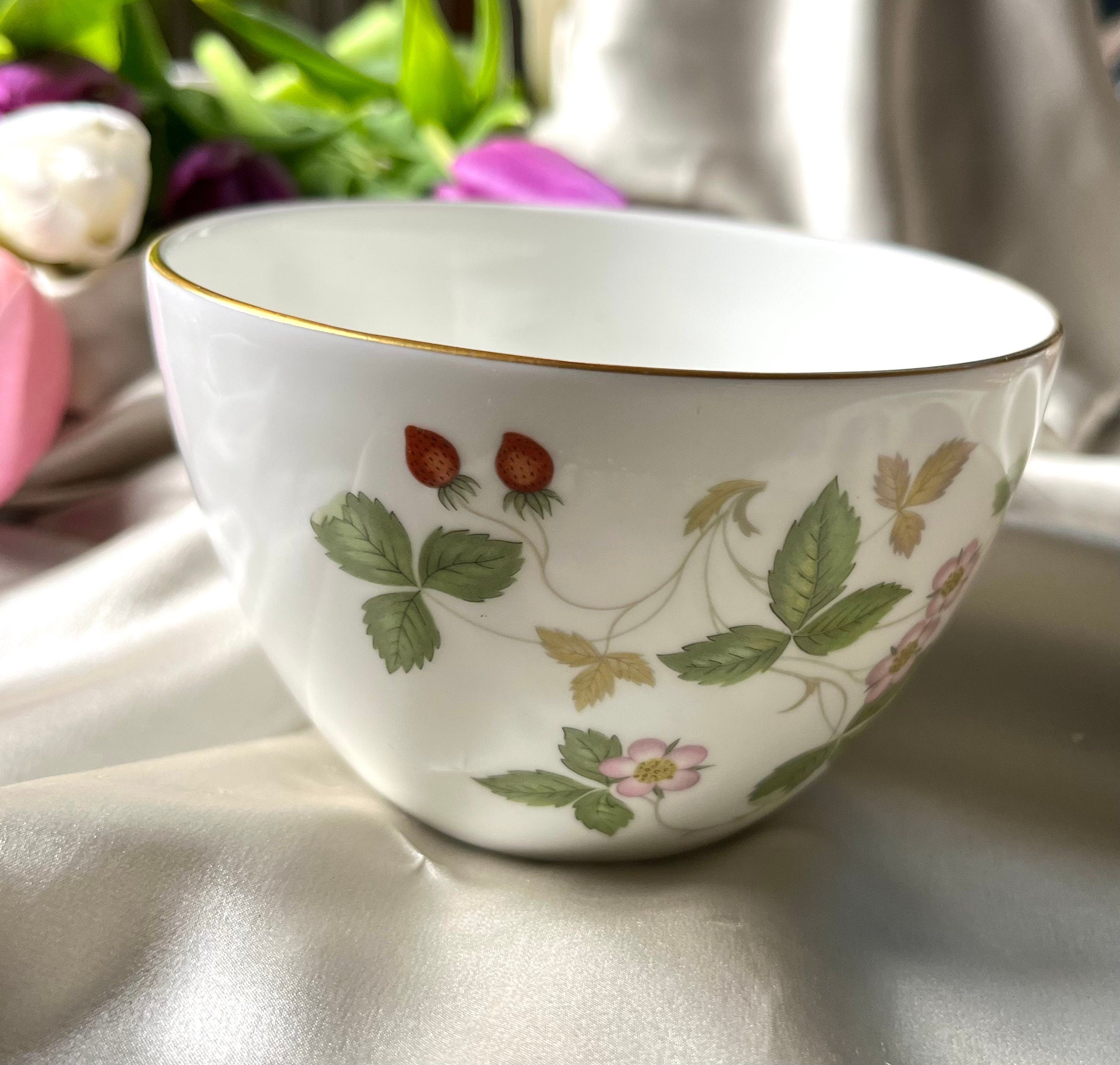 Signed Wedgwood White Fine Bone China bowl with painted Strawberry Pattern. Vintage 80s Porcelain Collectible Souvenir. Gift Unisex.