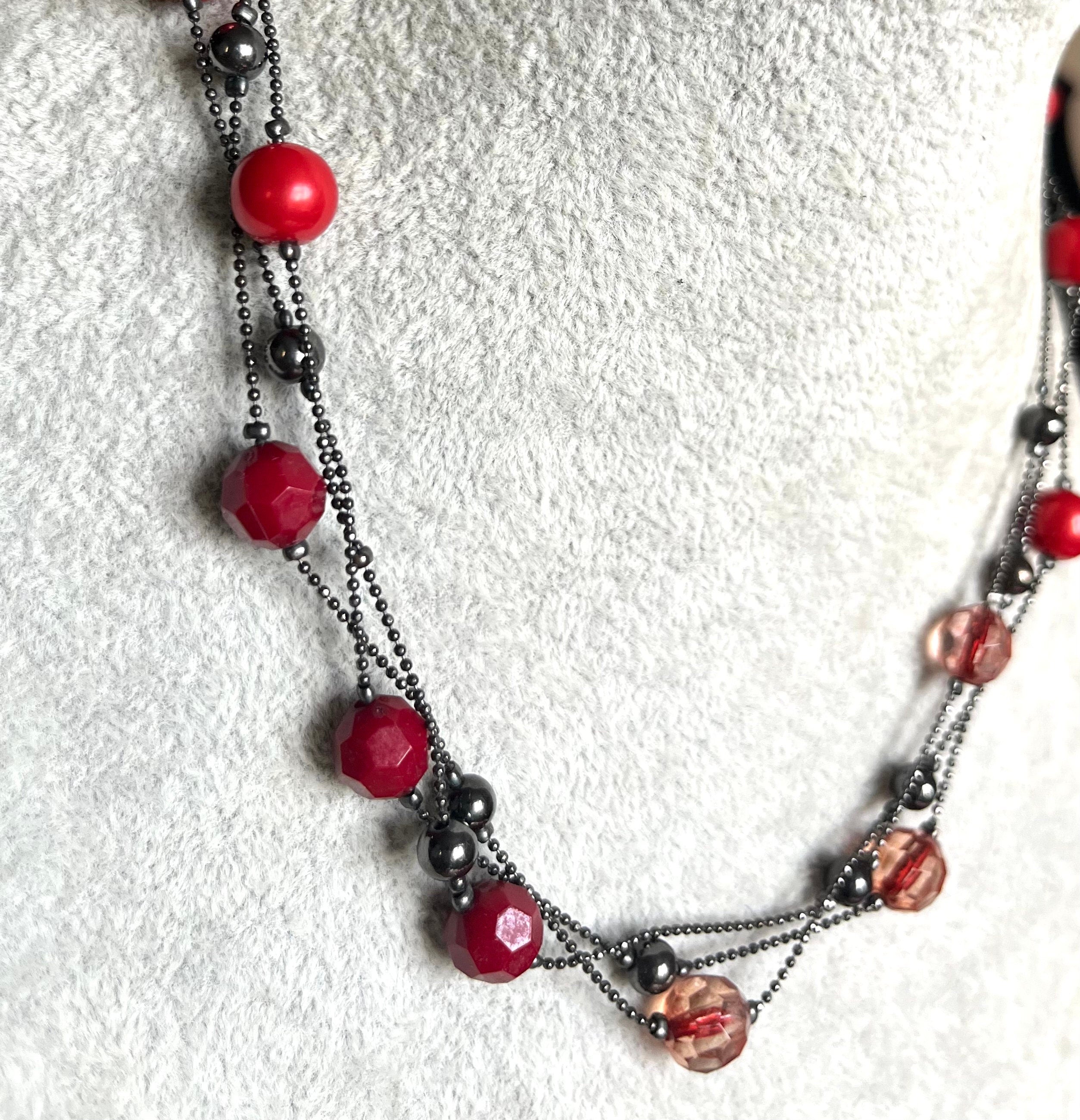 Red and Black Metal and Glass Beads on a Thin Silver tone Chain Long Continuous Vintage Necklace for a Woman or Unisex Adults. Gift for Her