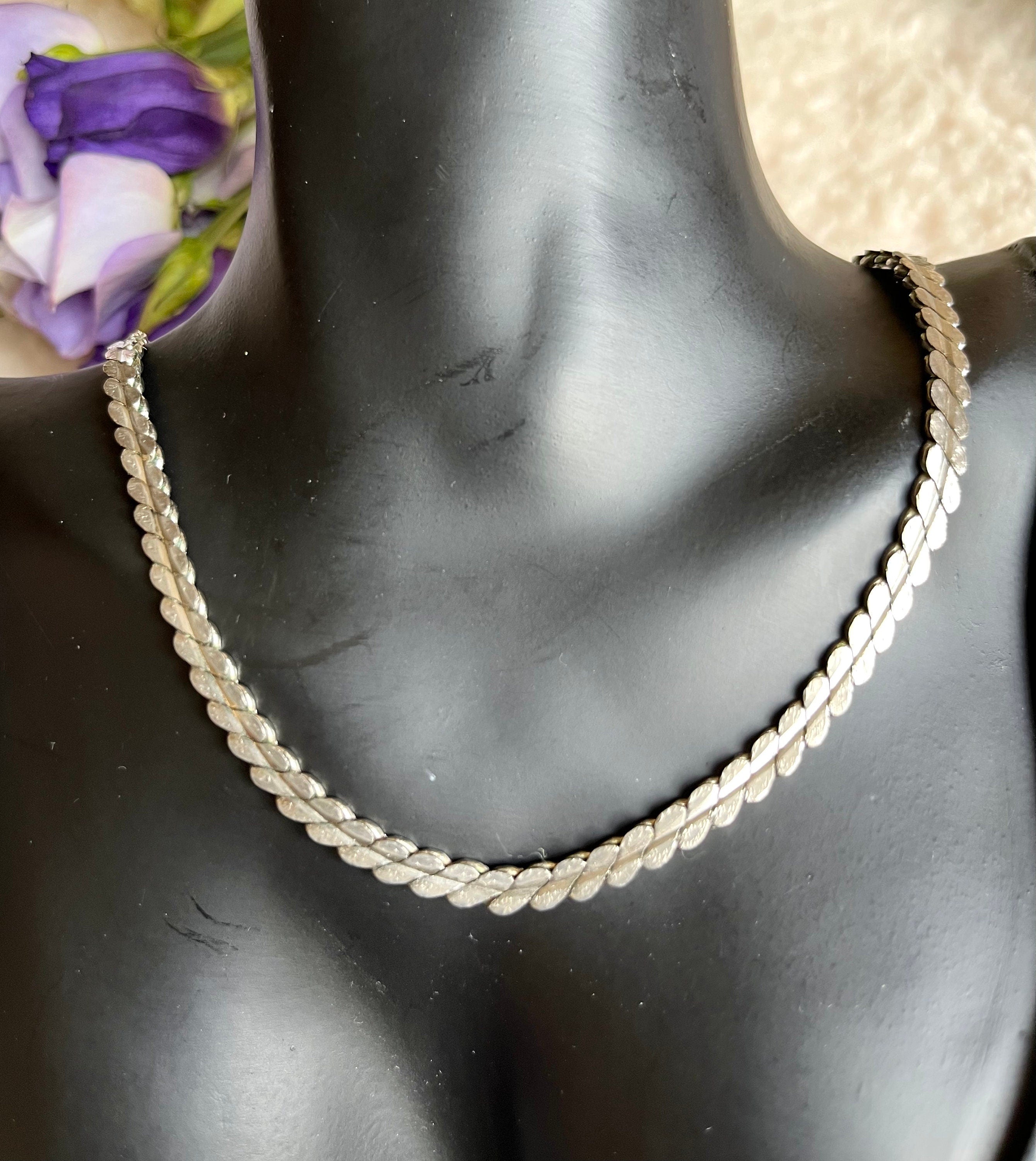 Silver tone Metal Flat Chain Choker Vintage Necklace Unisex. Gift for Her. Gift for Him.