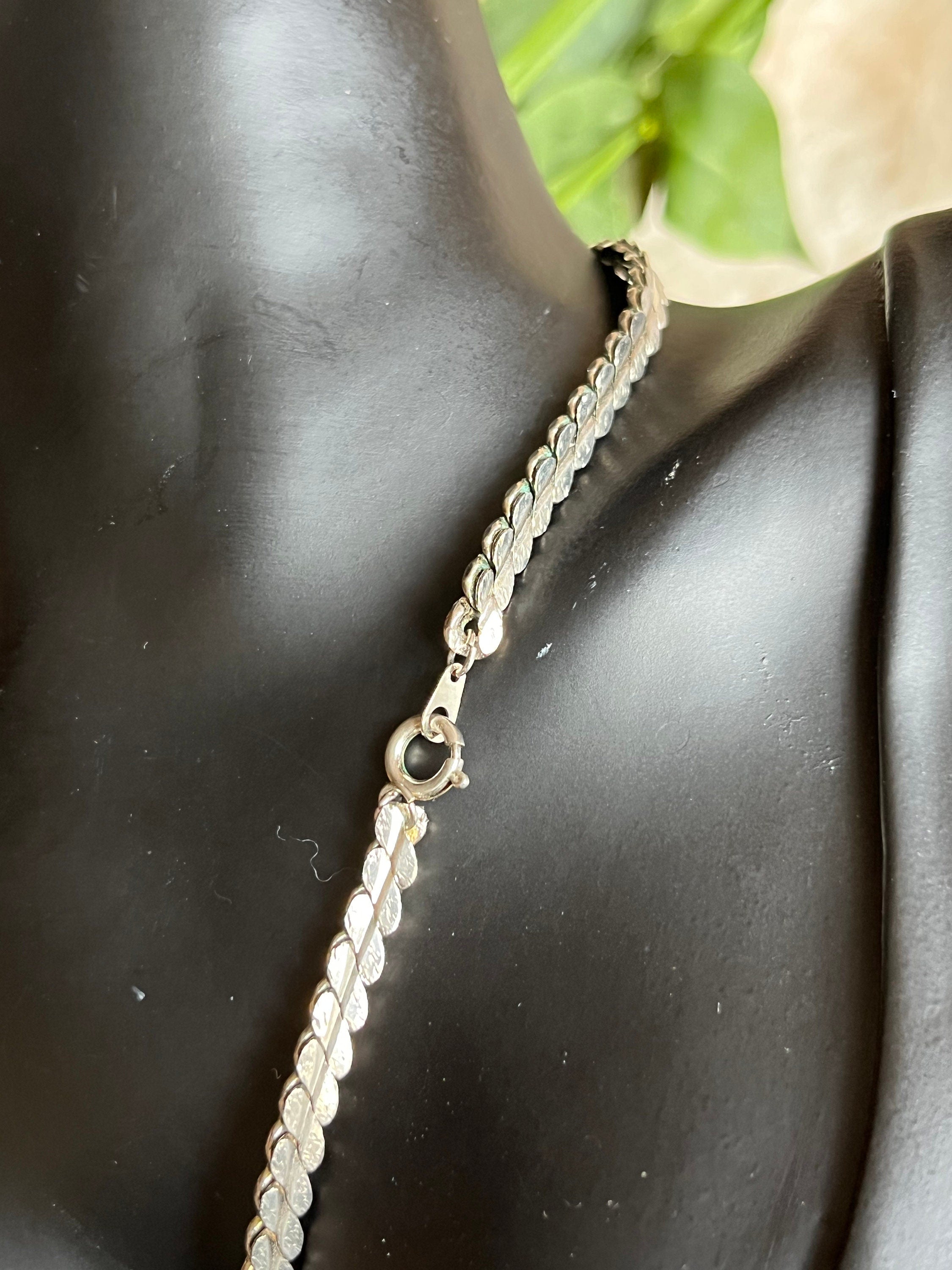 Silver tone Metal Flat Chain Choker Vintage Necklace Unisex. Gift for Her. Gift for Him.